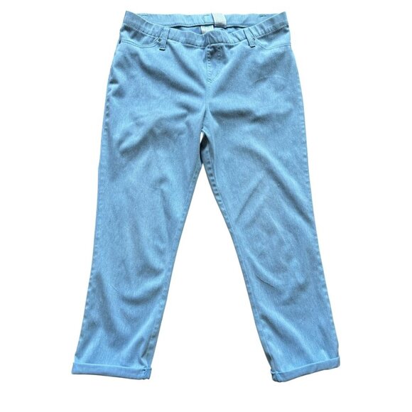 Time & Tru Women's Light Denim Capris - Picture 2 of 7